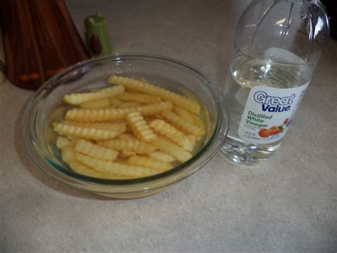 white vinegar on fries